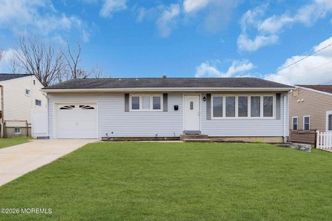 Homes For Sale - 16 Hemlock Drive<br/> Middlesex County, Parlin, NJ 08859