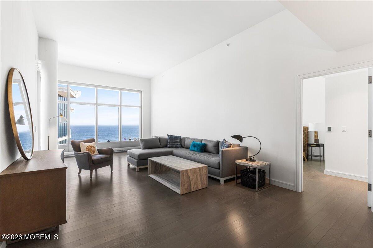 15 Morris Avenue 612