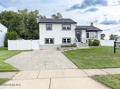 Photo of 8 Forsgate Drive, Freehold, NJ 07728 (MLS # 22627528)
