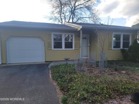 Homes For Sale - 31 Chelsea Drive<br/> Whiting, NJ 08759