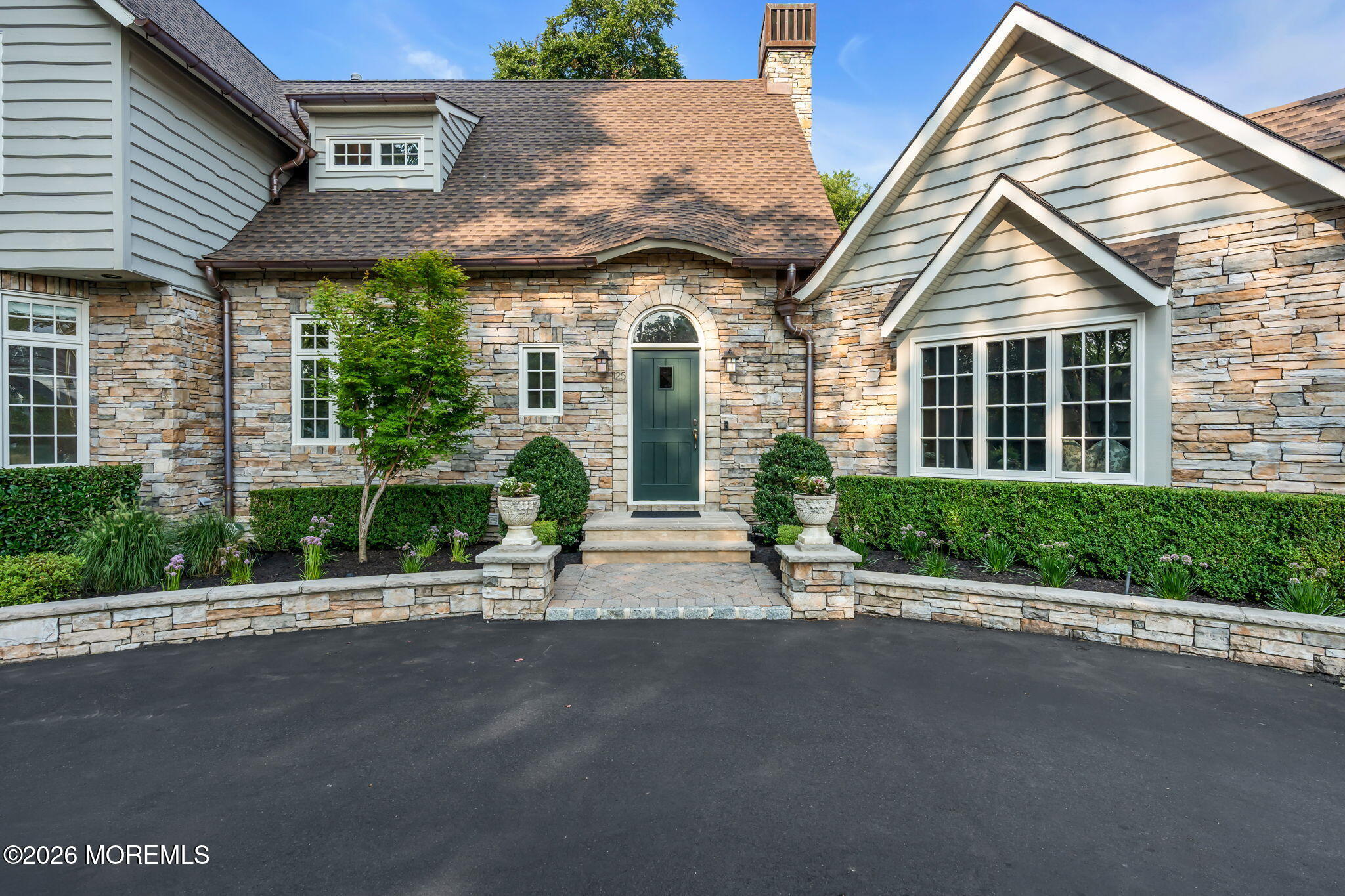 125 Avenue Of Two Rivers