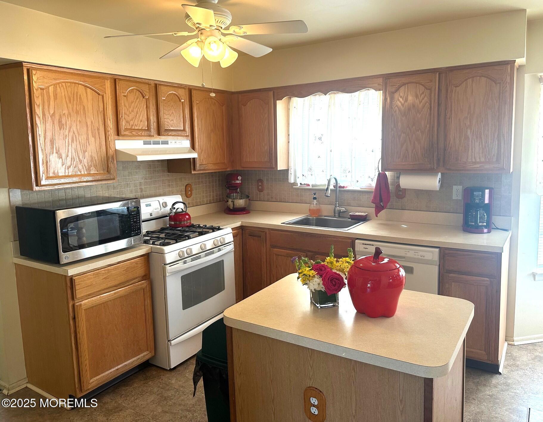 14 Diamond Lane, Howell, New Jersey image 12