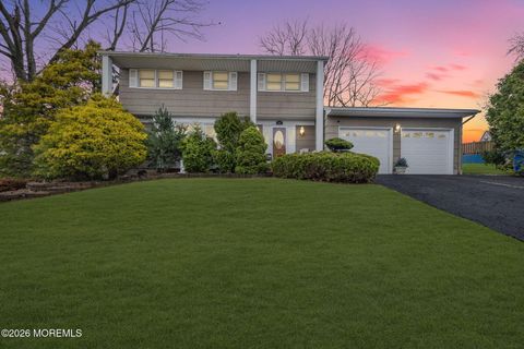 Homes For Sale - 12 Avon Way<br/> Middlesex County, Parlin, NJ 08859