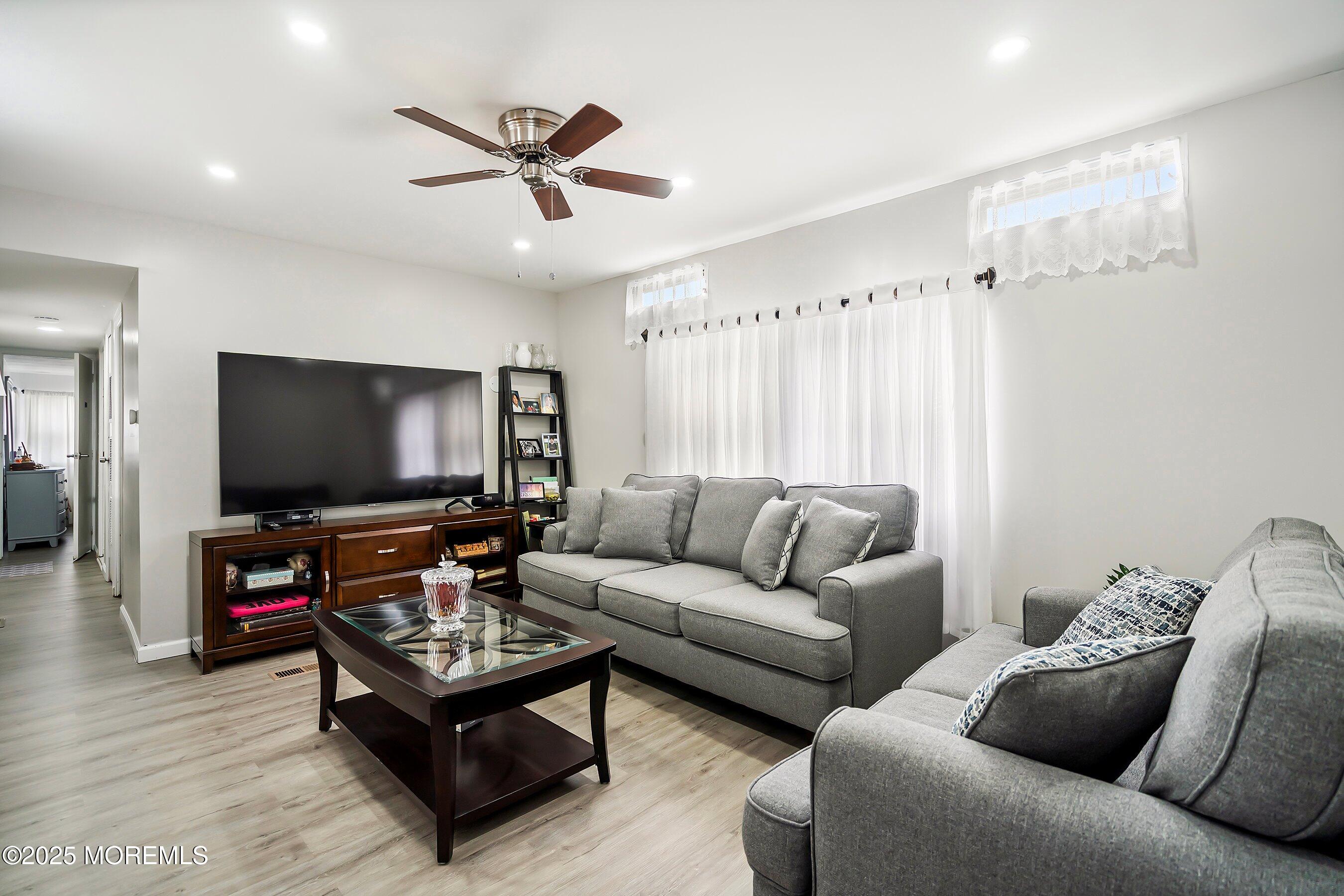 239 Lane C, Hazlet, New Jersey image 7