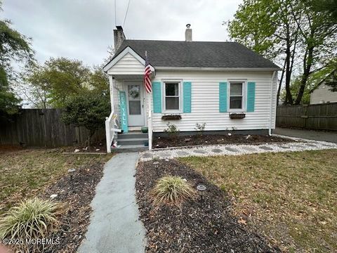 121 Pennant Avenue Beachwood NJ 08722