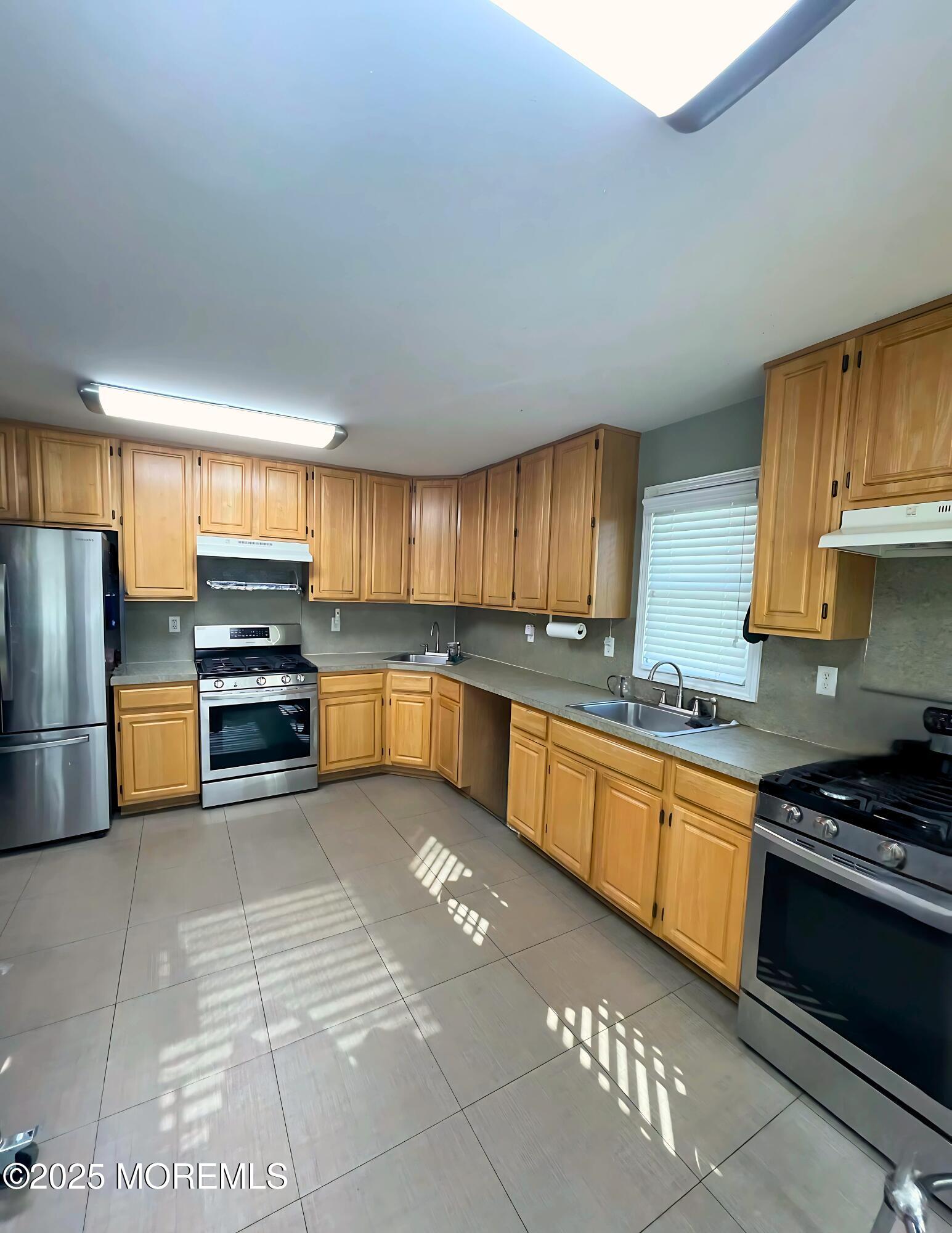 69 N Crest Place, Lakewood, New Jersey image 2