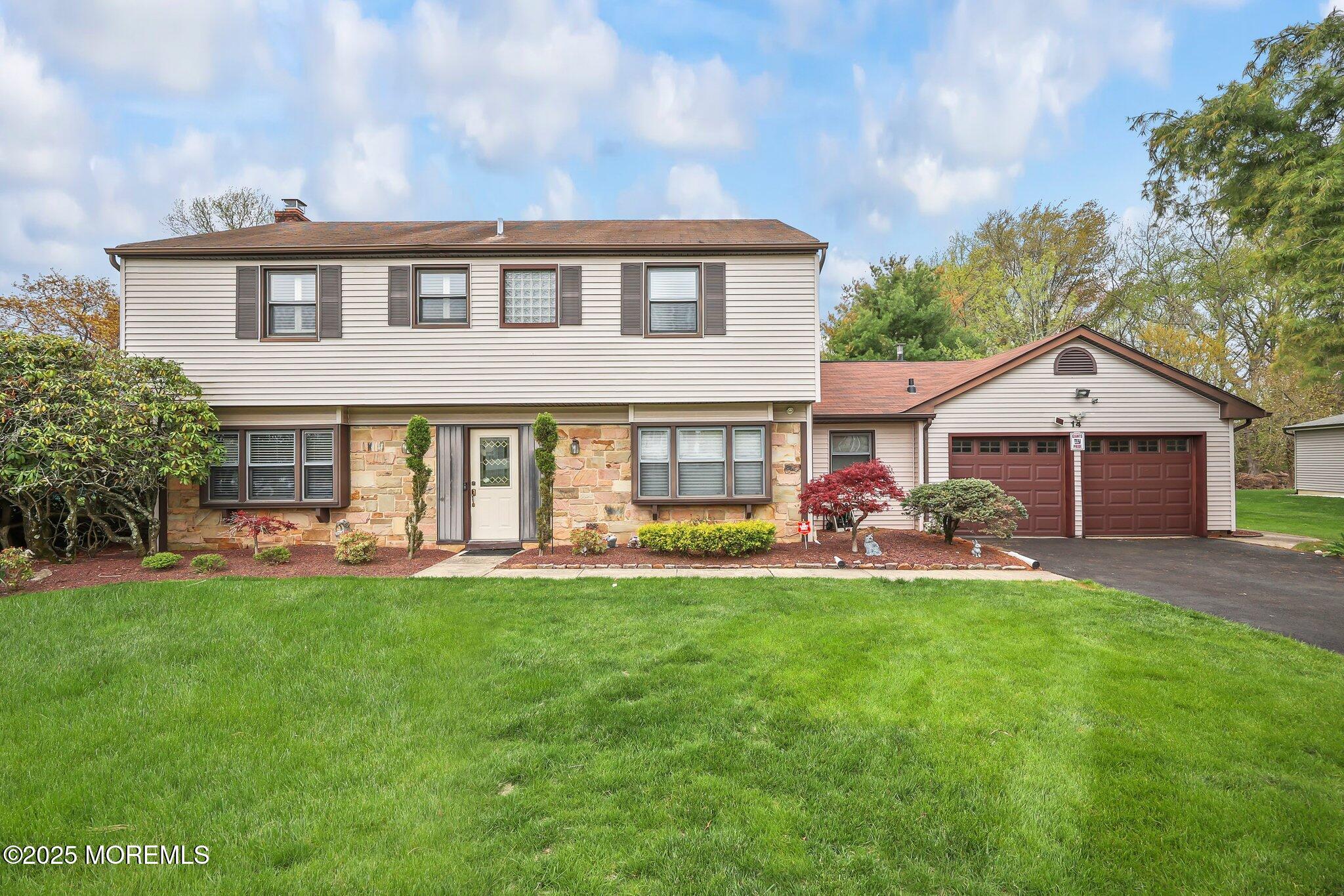 14 Ogden Lane, Manalapan, New Jersey image 1