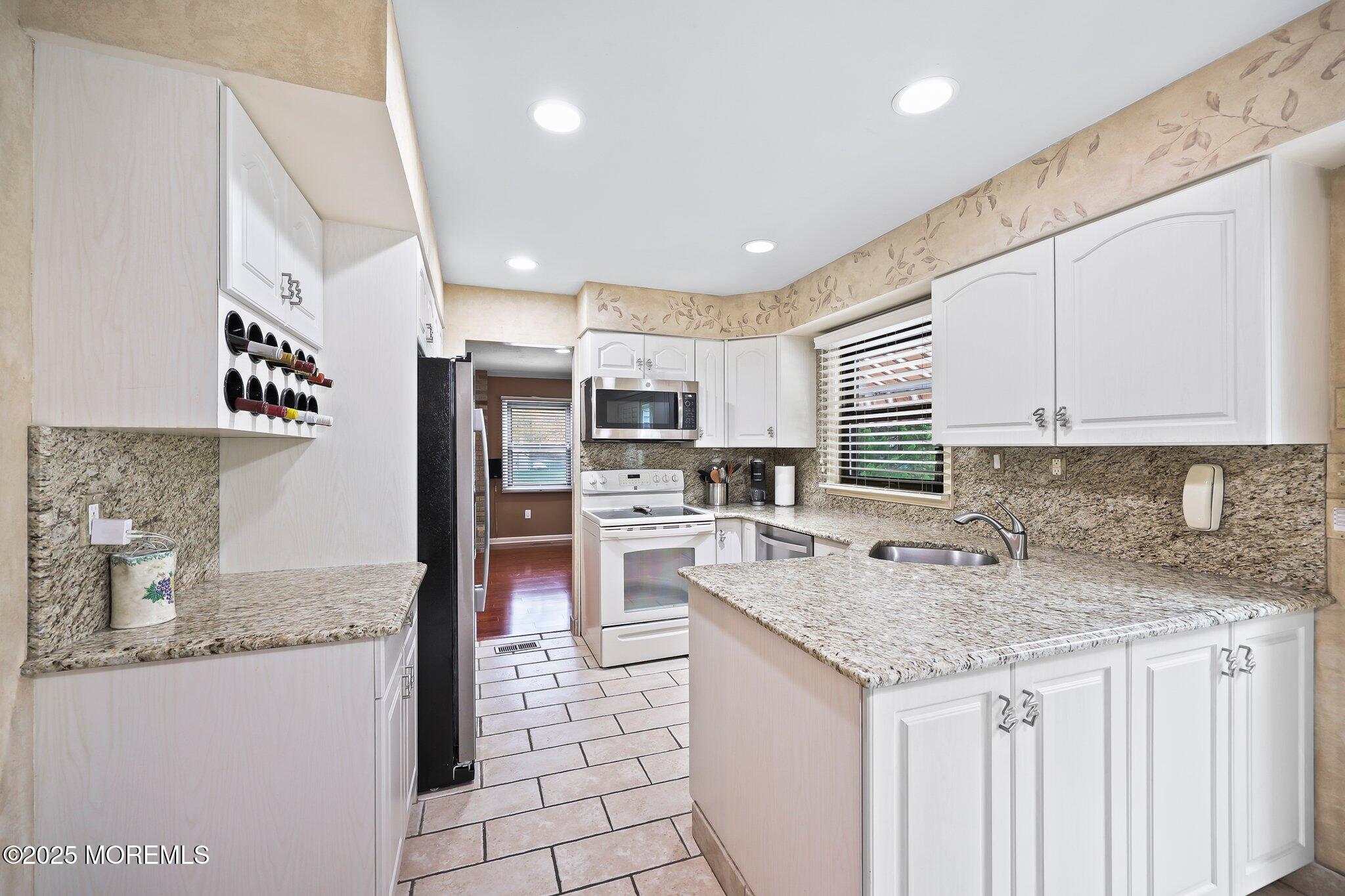 14 Ogden Lane, Manalapan, New Jersey image 10