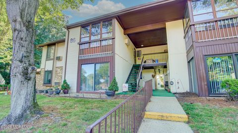 Condo For Sale - 86 Arrowood Road #G<br/> Manalapan, NJ 07726