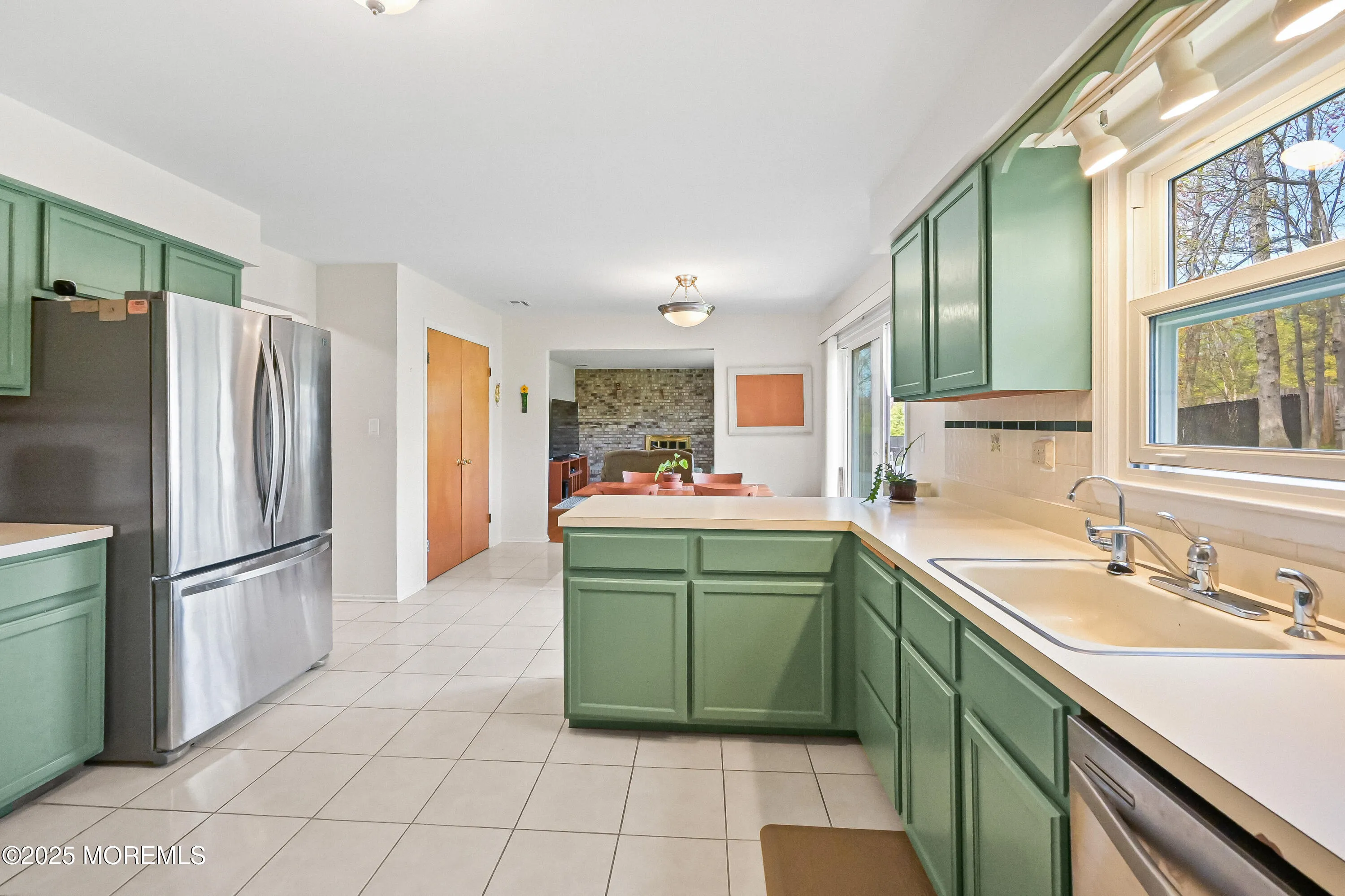 Manalapan, New Jersey 07726, United States, 5 Bedrooms Bedrooms, ,3 BathroomsBathrooms,Residential,Active,115418