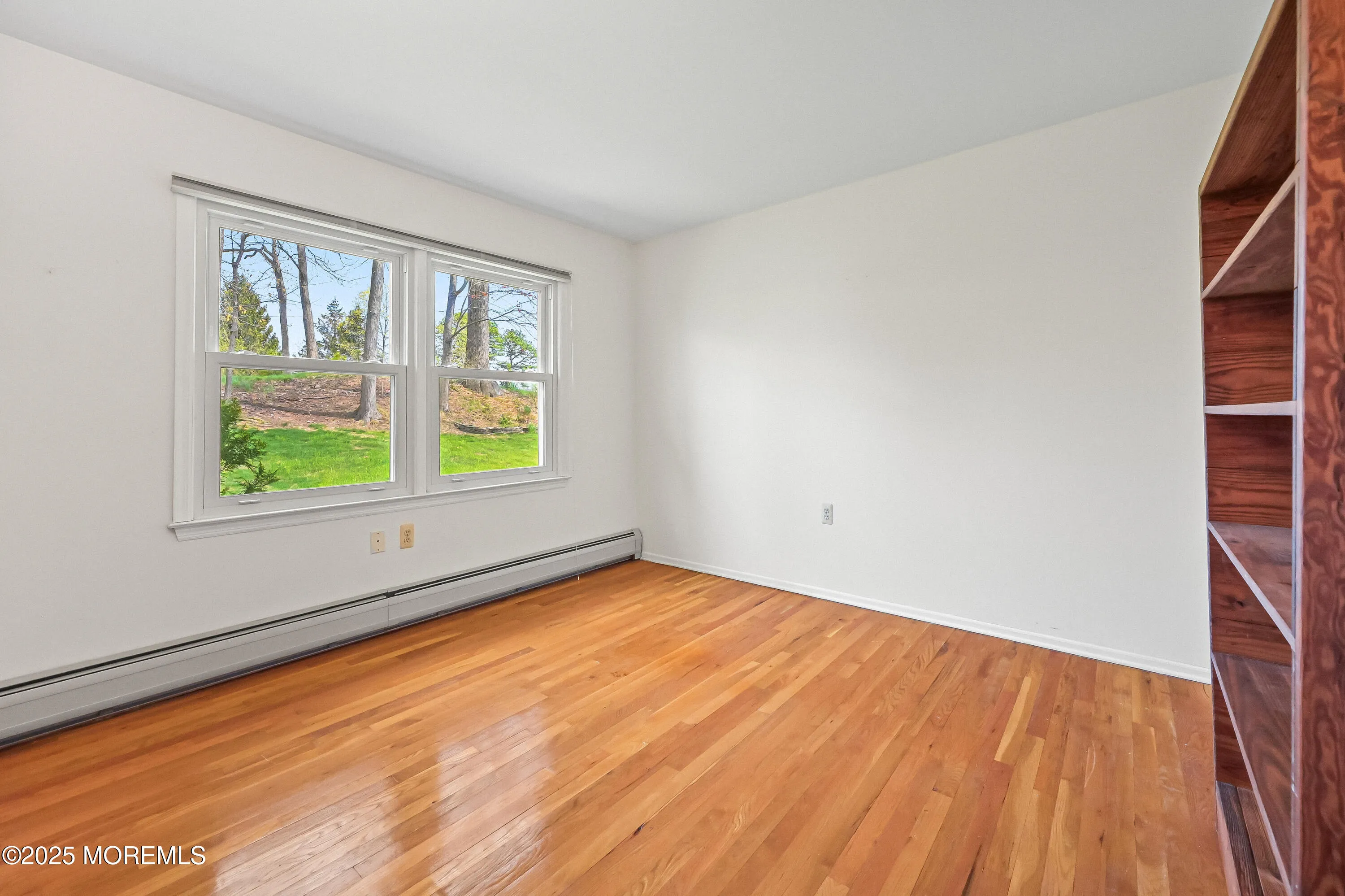 Manalapan, New Jersey 07726, United States, 5 Bedrooms Bedrooms, ,3 BathroomsBathrooms,Residential,Active,115418