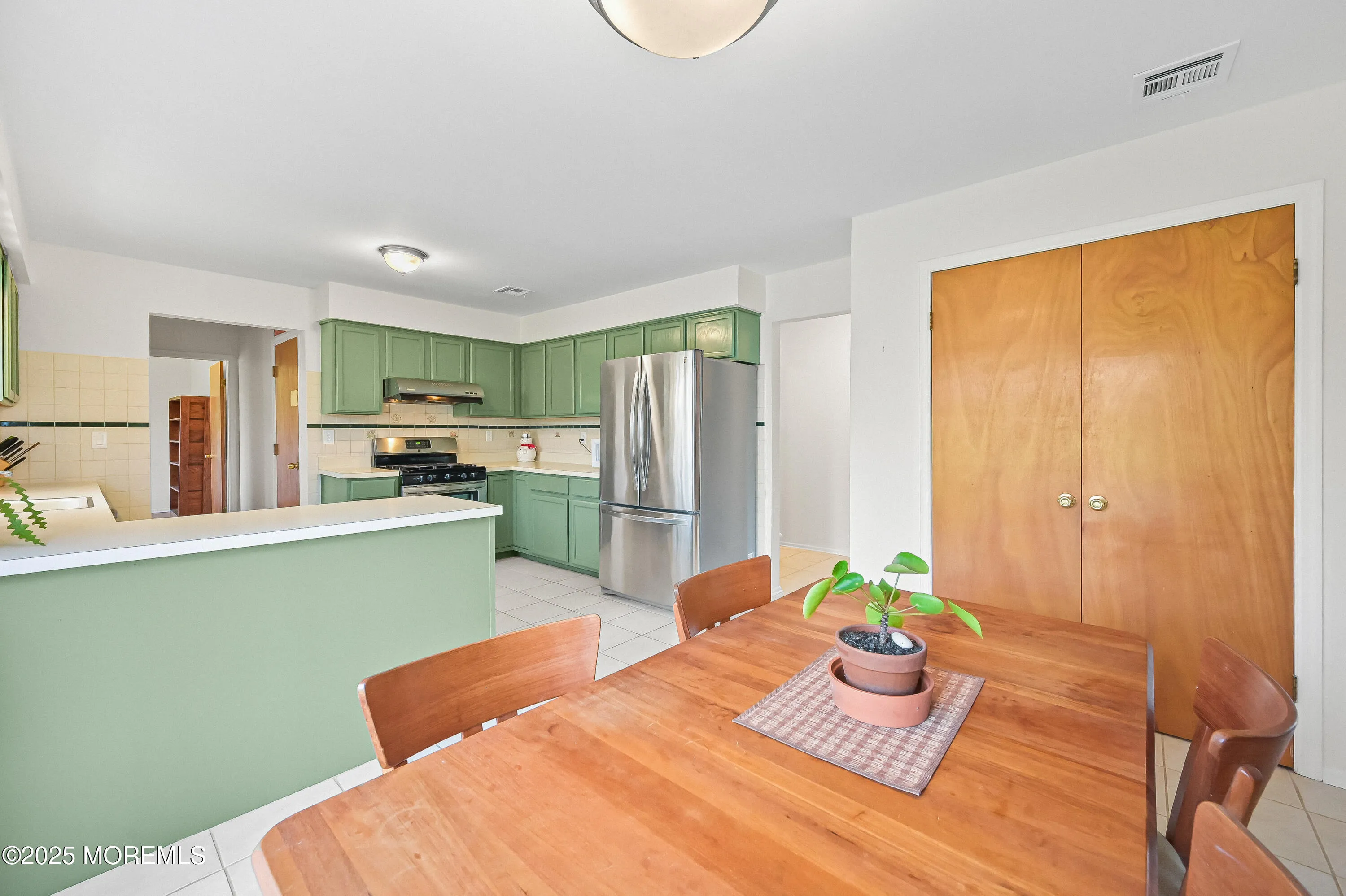 Manalapan, New Jersey 07726, United States, 5 Bedrooms Bedrooms, ,3 BathroomsBathrooms,Residential,Active,115418