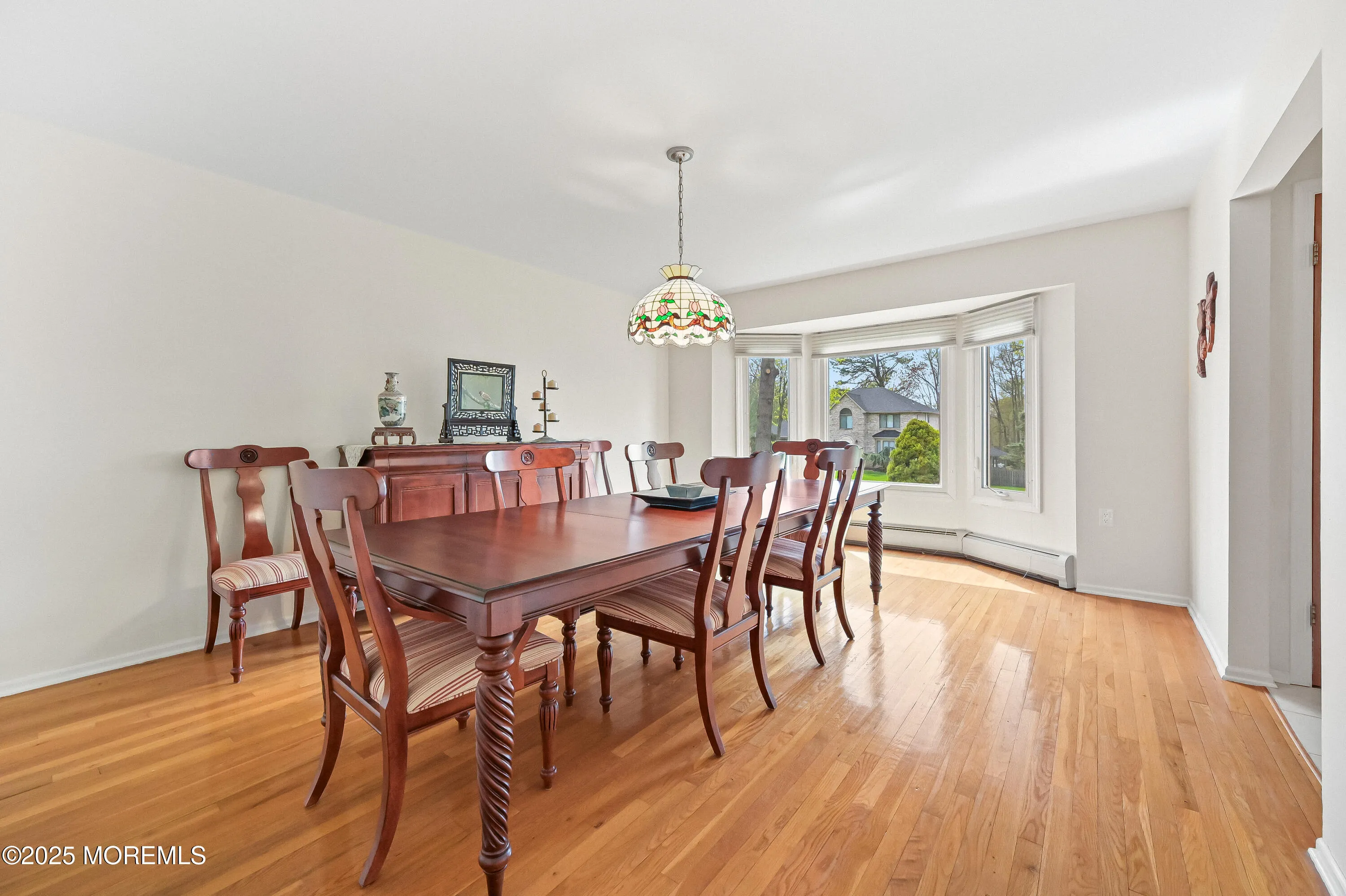 Manalapan, New Jersey 07726, United States, 5 Bedrooms Bedrooms, ,3 BathroomsBathrooms,Residential,Active,115418