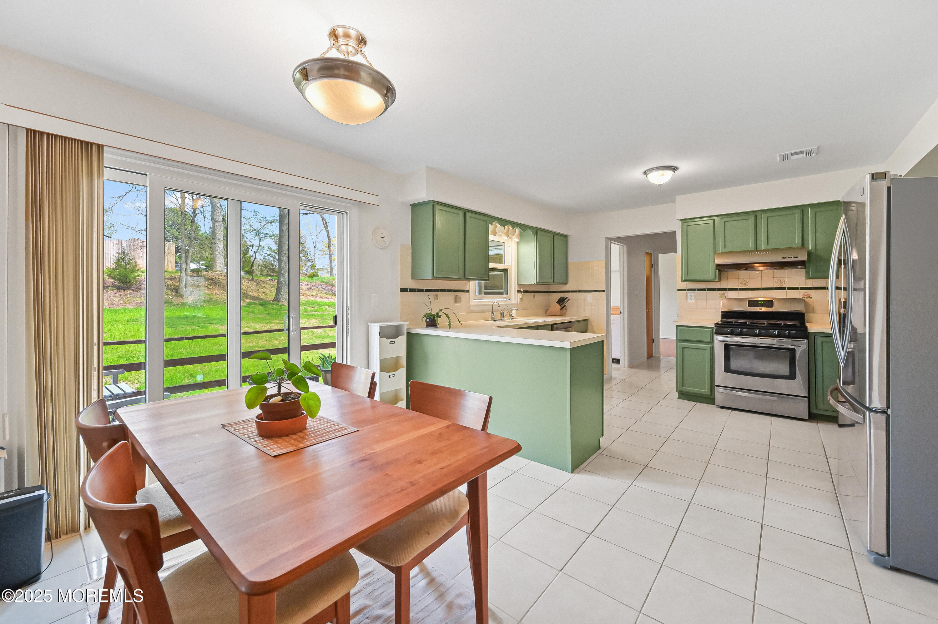 6 Cambridge Court, Manalapan, New Jersey image 11