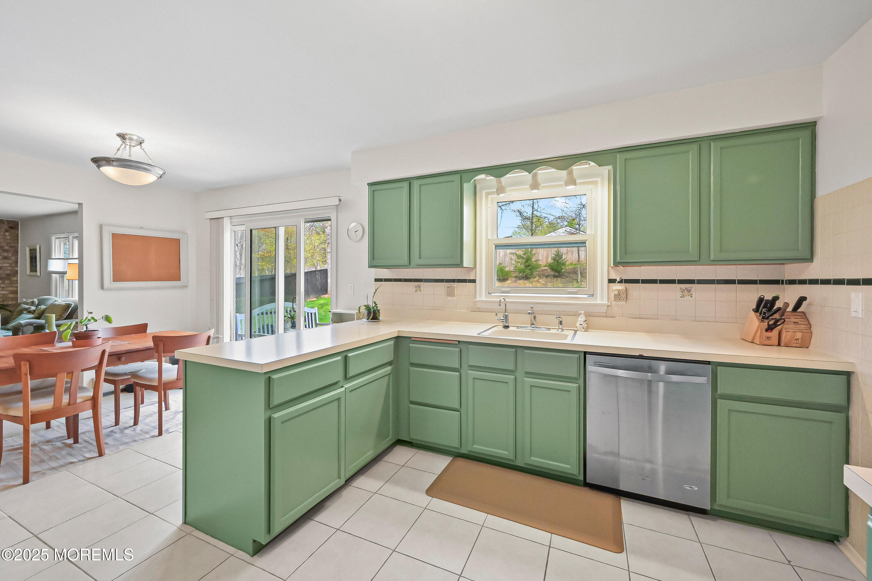 6 Cambridge Court, Manalapan, New Jersey image 15