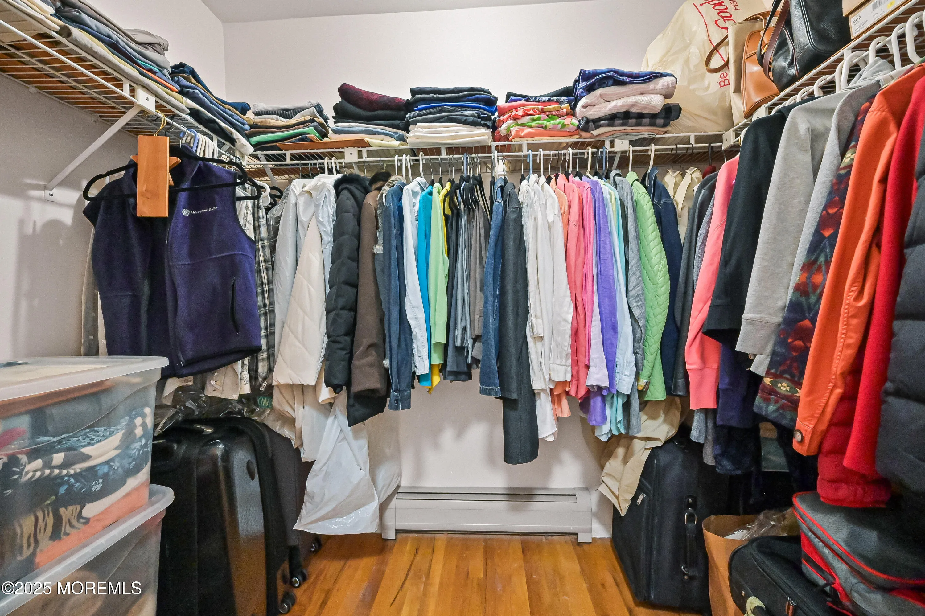 Manalapan, New Jersey 07726, United States, 5 Bedrooms Bedrooms, ,3 BathroomsBathrooms,Residential,Active,115418