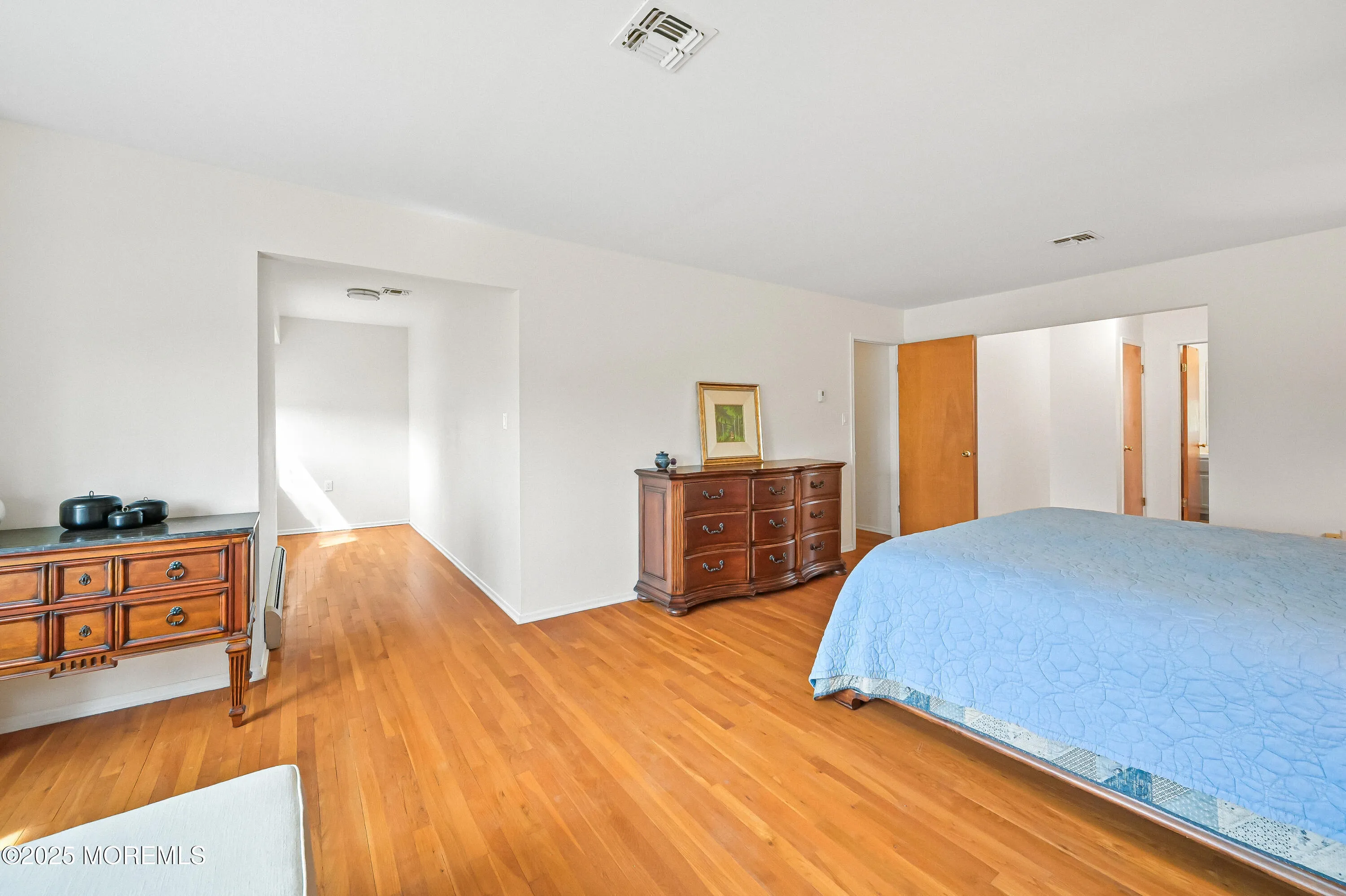 Manalapan, New Jersey 07726, United States, 5 Bedrooms Bedrooms, ,3 BathroomsBathrooms,Residential,Active,115418