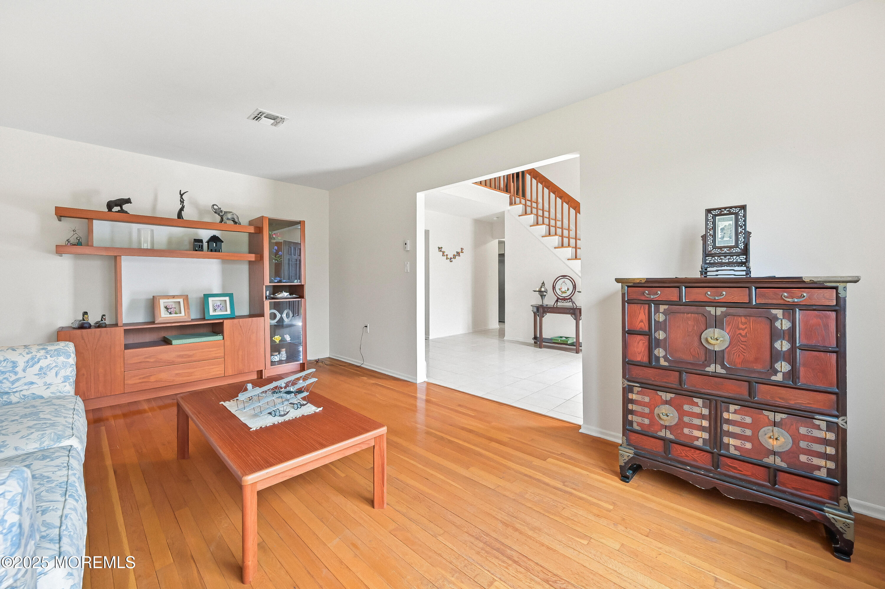 6 Cambridge Court, Manalapan, New Jersey image 4