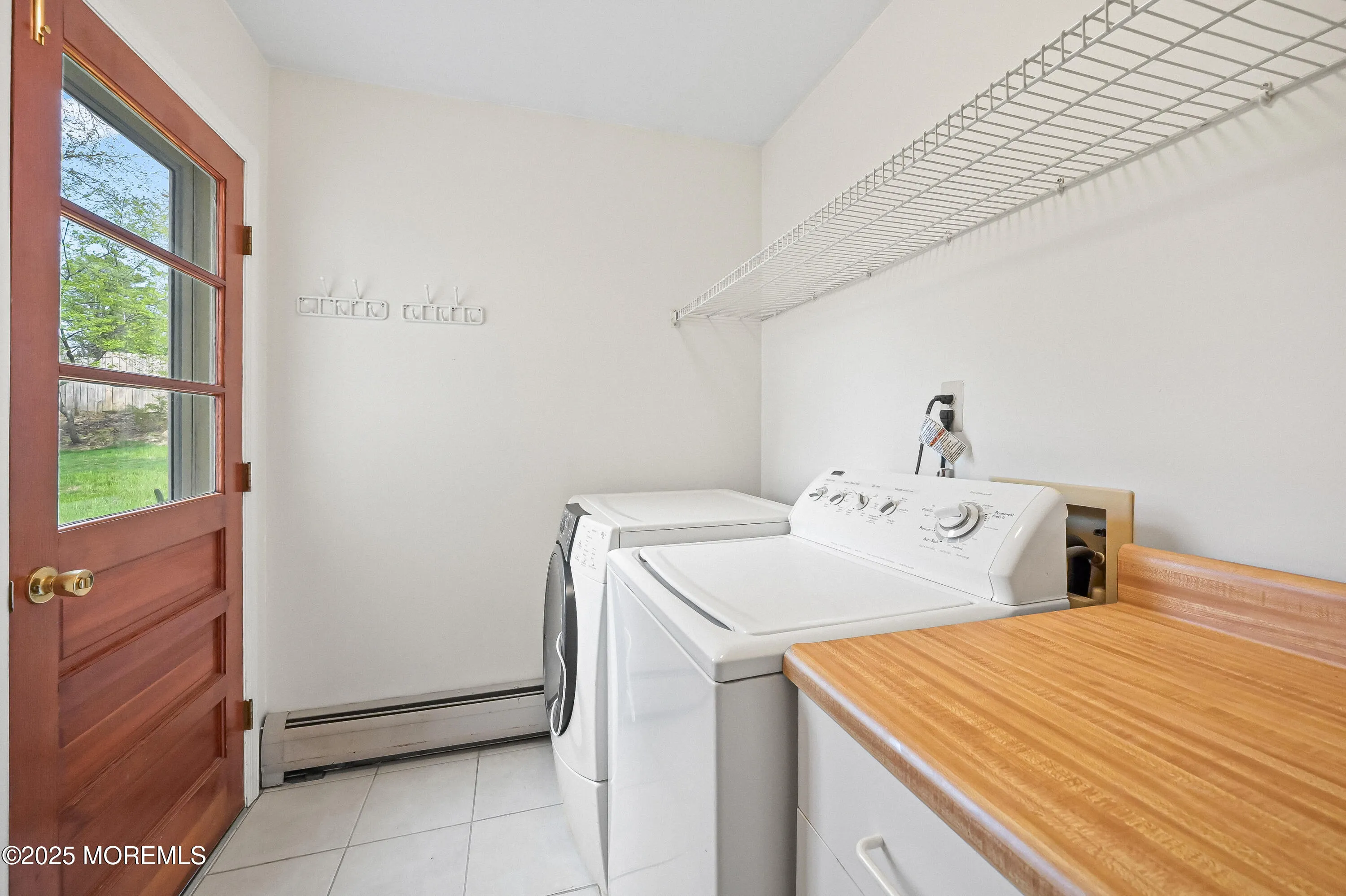 Manalapan, New Jersey 07726, United States, 5 Bedrooms Bedrooms, ,3 BathroomsBathrooms,Residential,Active,115418