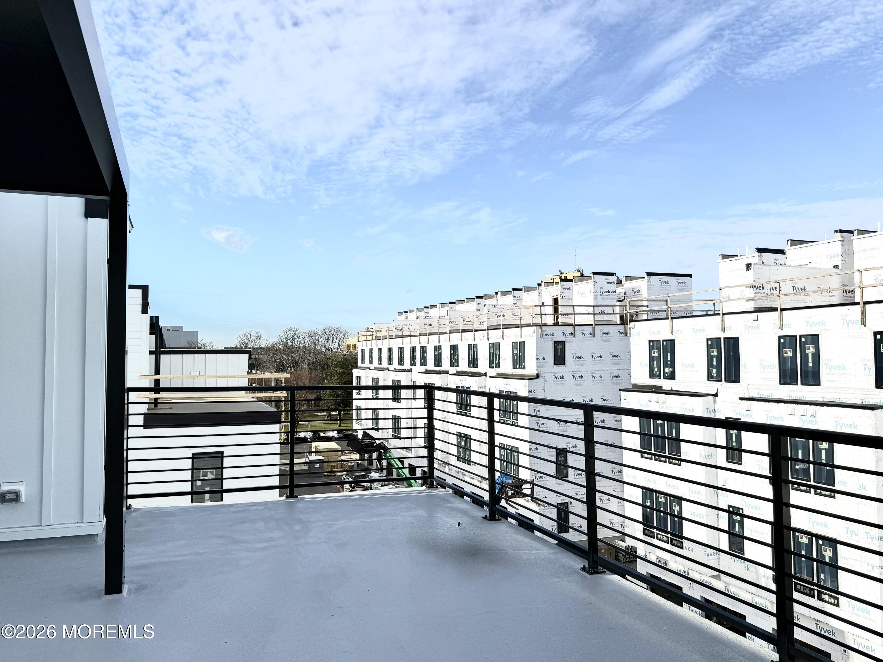 411A Lake Avenue 502