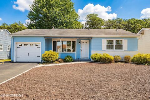 Homes For Sale - 16 Piermont Road<br/> Toms River, NJ 08757