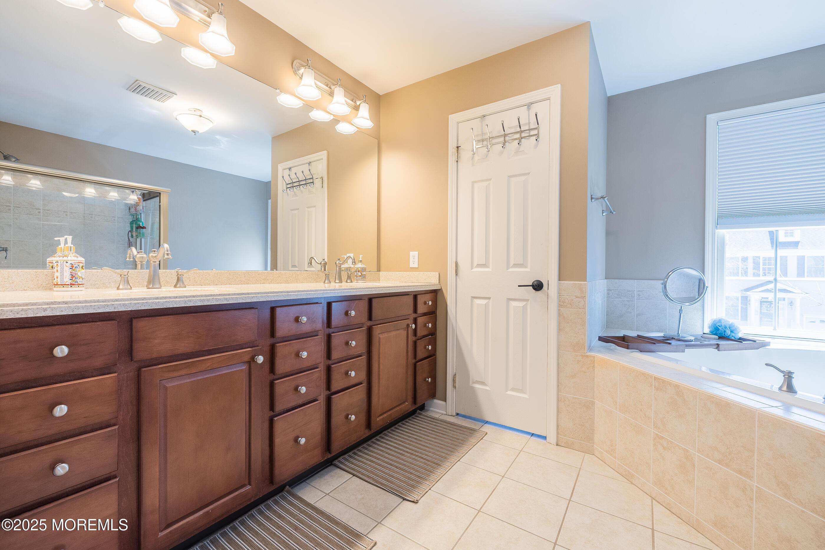 11 Elm Lane, Manalapan, New Jersey image 28