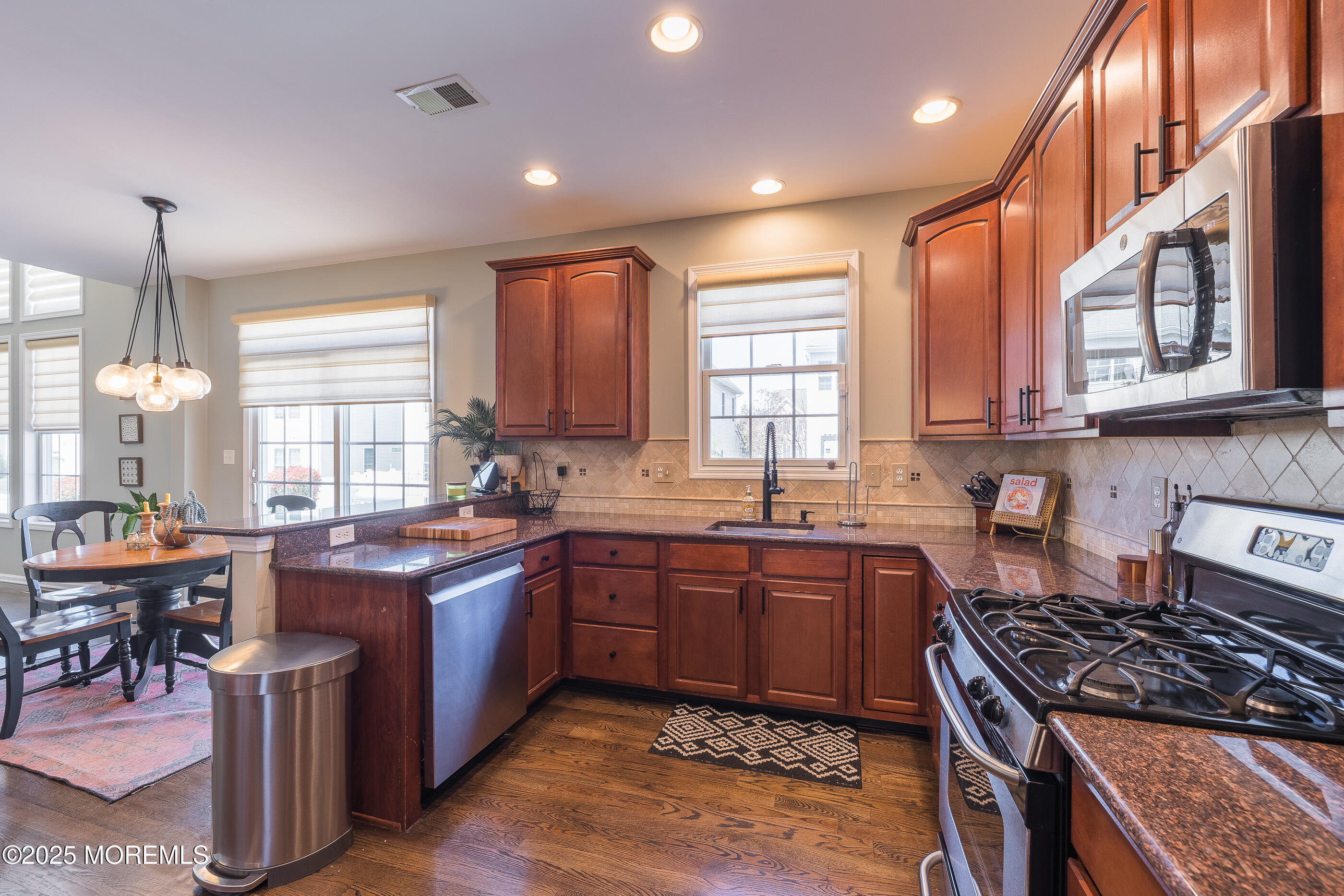 11 Elm Lane, Manalapan, New Jersey image 15