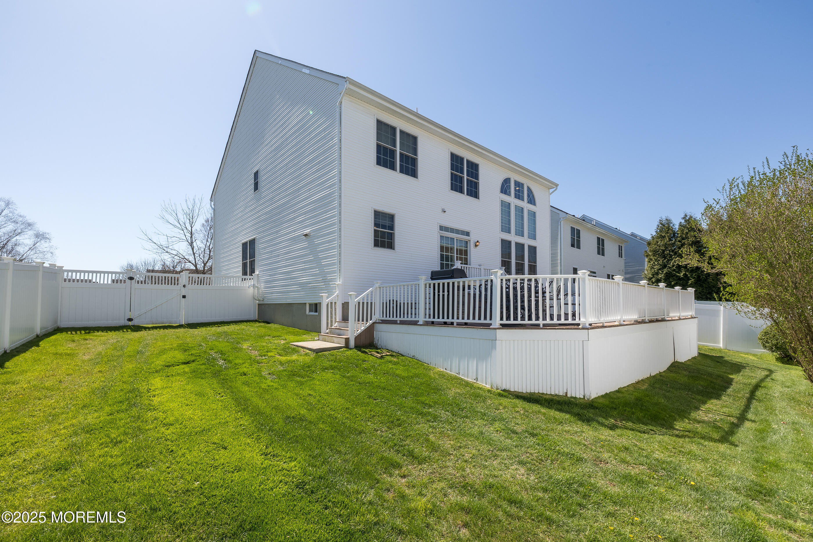 11 Elm Lane, Manalapan, New Jersey image 4