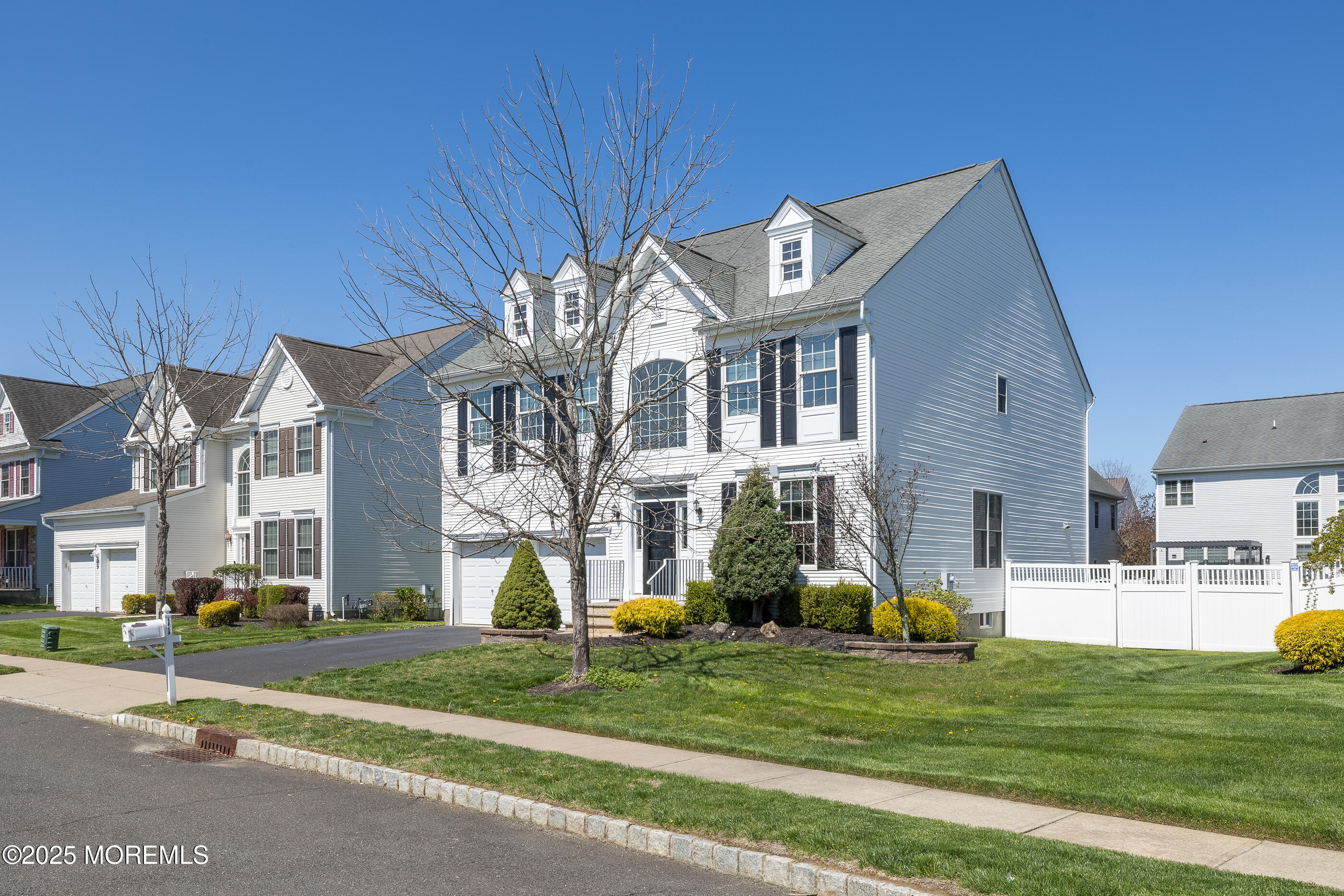 11 Elm Lane, Manalapan, New Jersey image 3