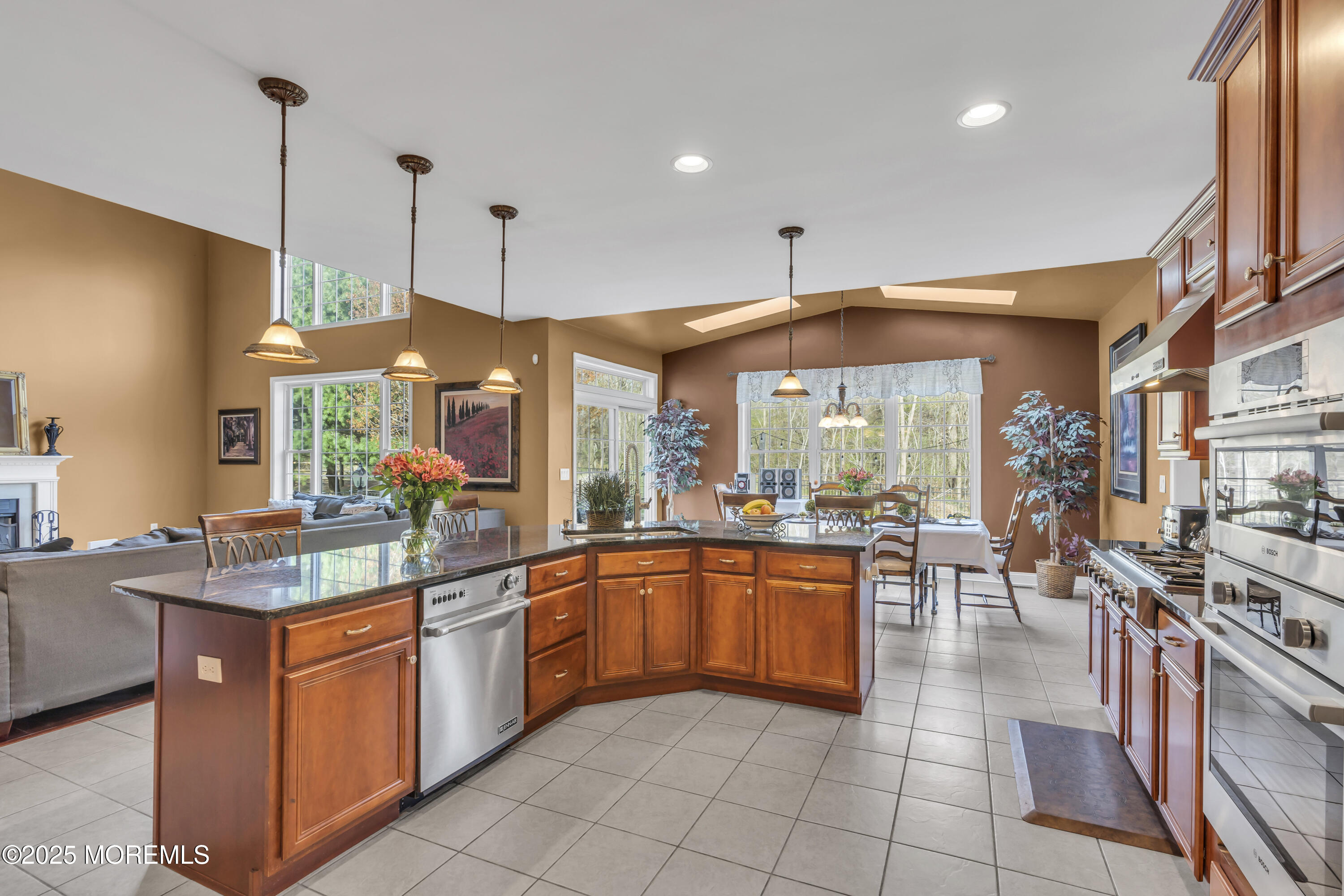 41 Hedgerow Lane, Manalapan, New Jersey image 20