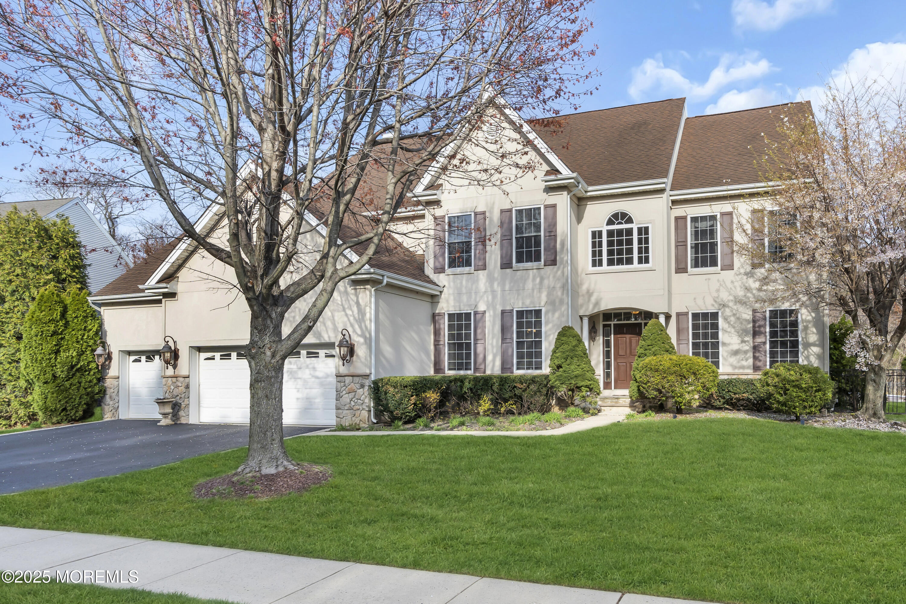 41 Hedgerow Lane, Manalapan, New Jersey image 2