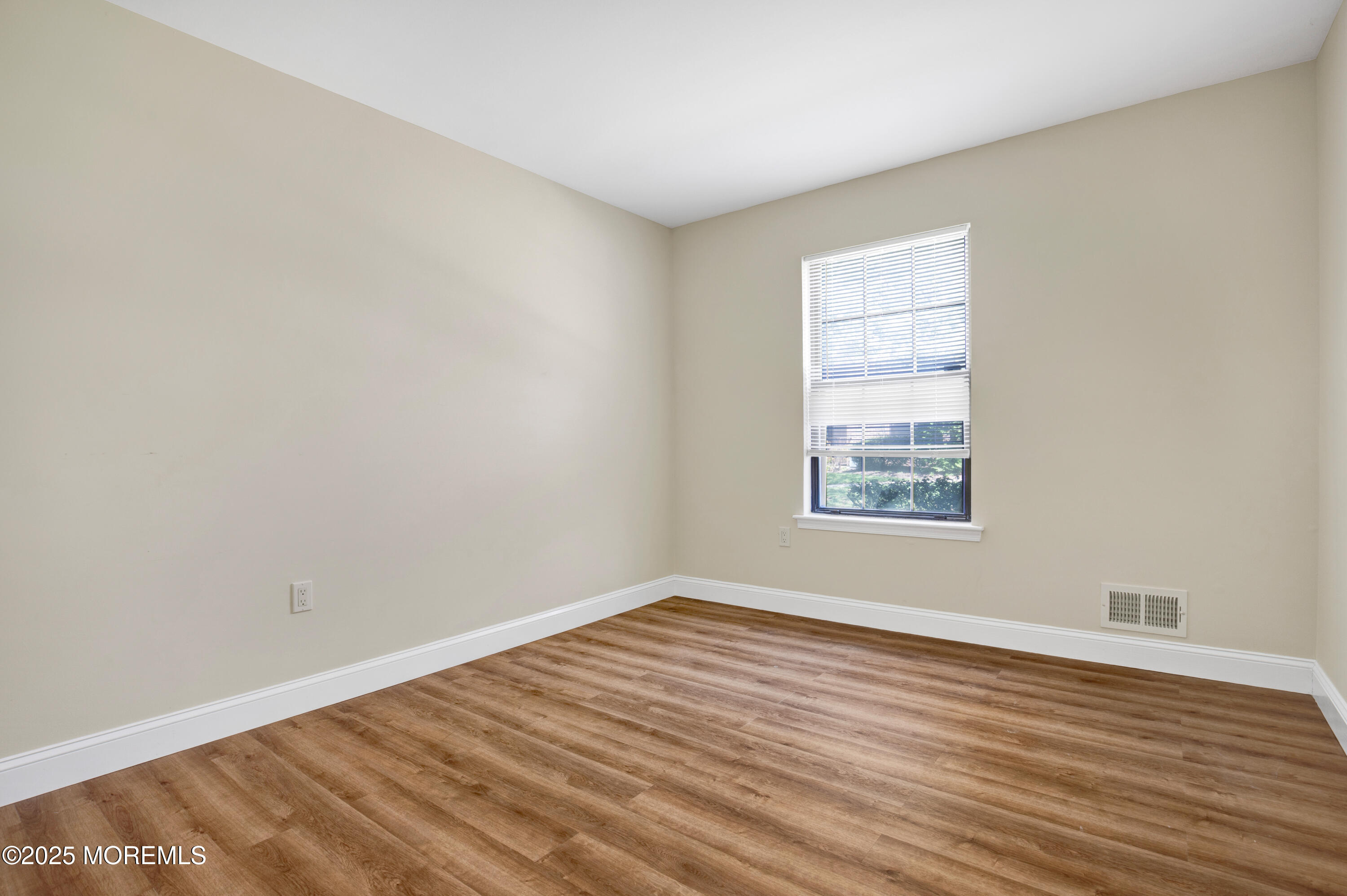 1301 Wellington Place, Aberdeen, New Jersey image 11