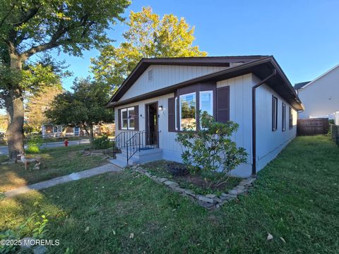 Photo of 871 S Concourse Road S, Cliffwood Beach, NJ 07735 (MLS # 22530891)