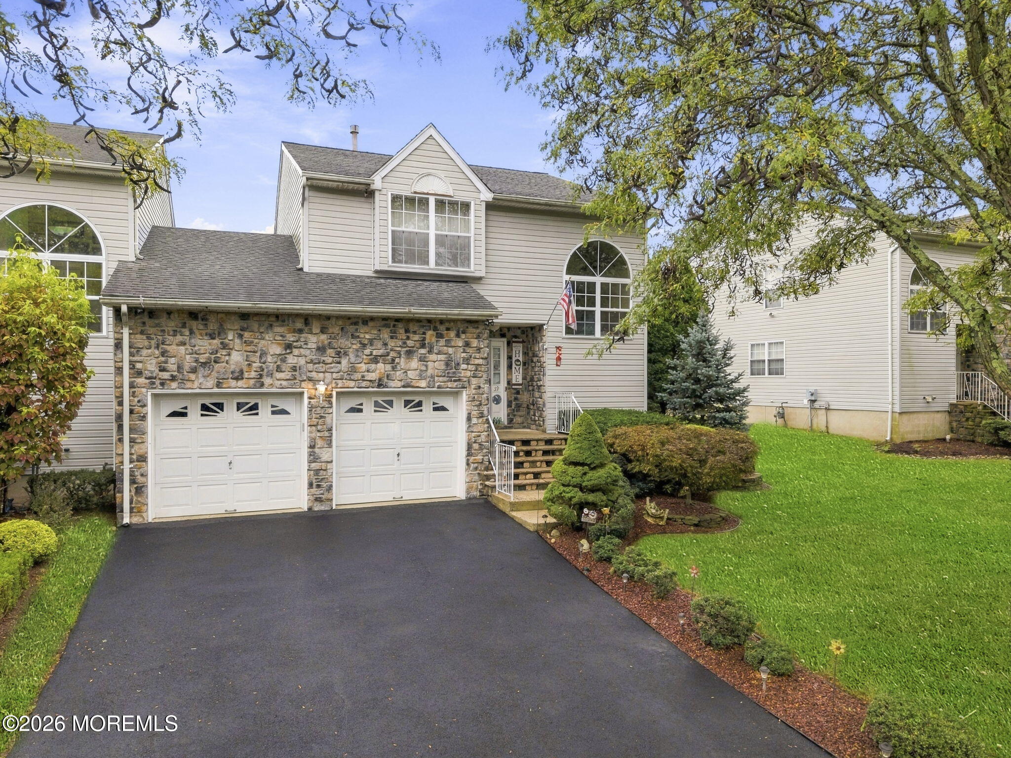 39 Hummingbird Court