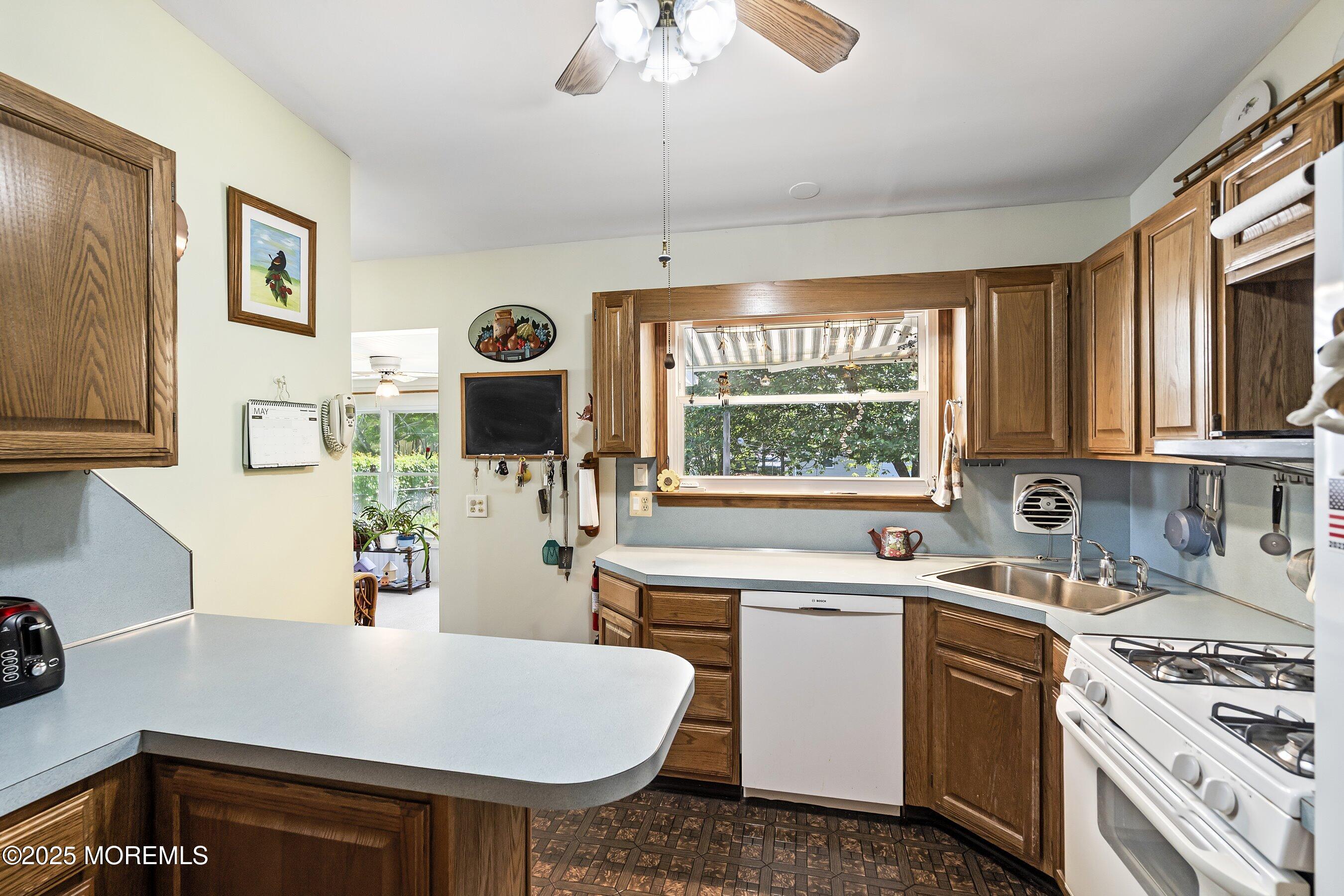 17 Chestnut Hill Drive, Toms River, New Jersey image 16