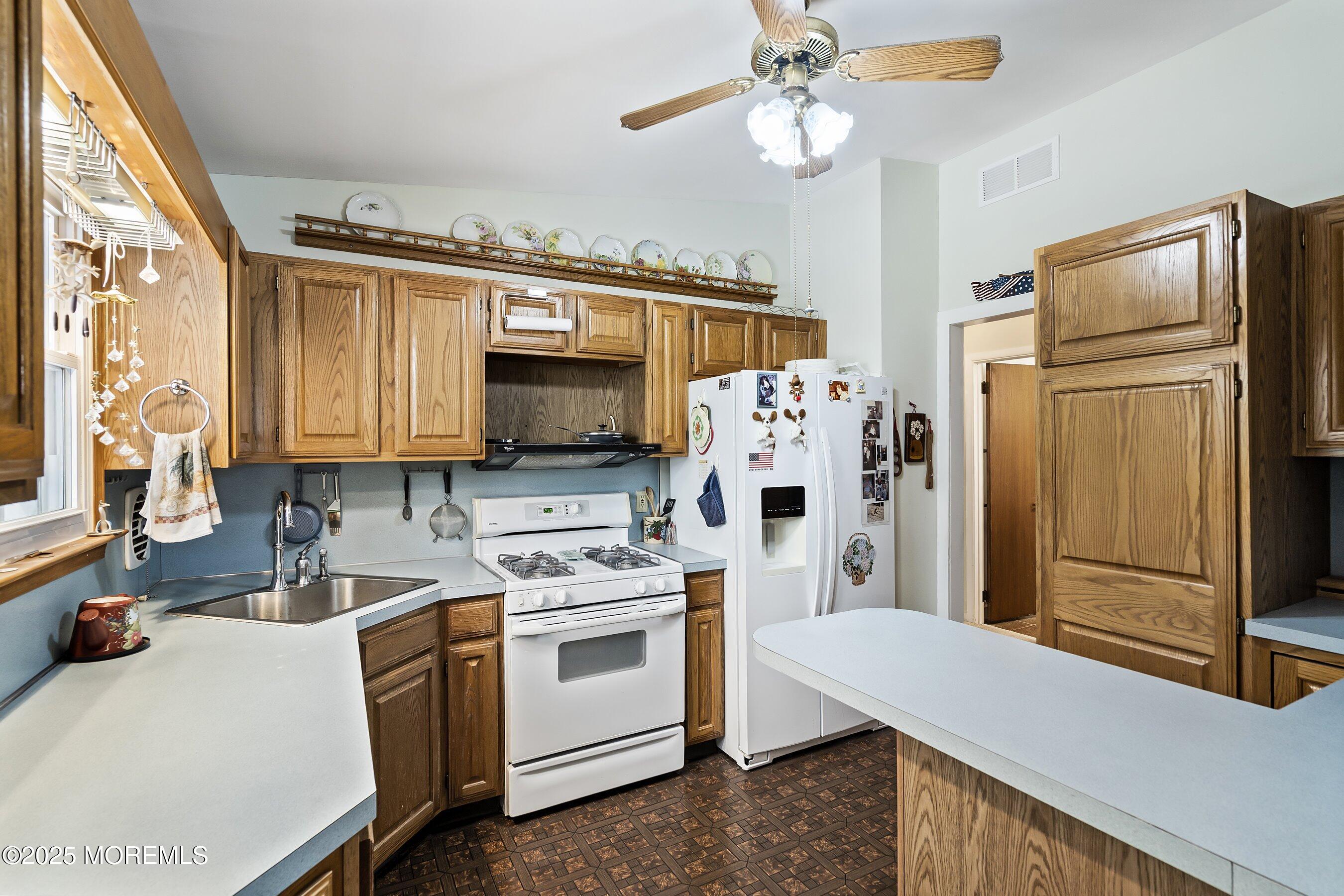 17 Chestnut Hill Drive, Toms River, New Jersey image 14