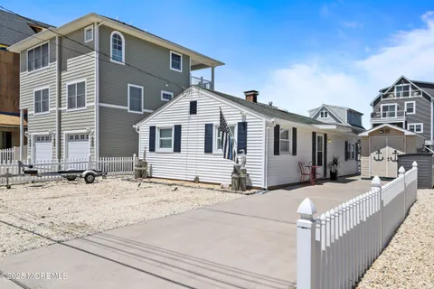 MLS: 22515151