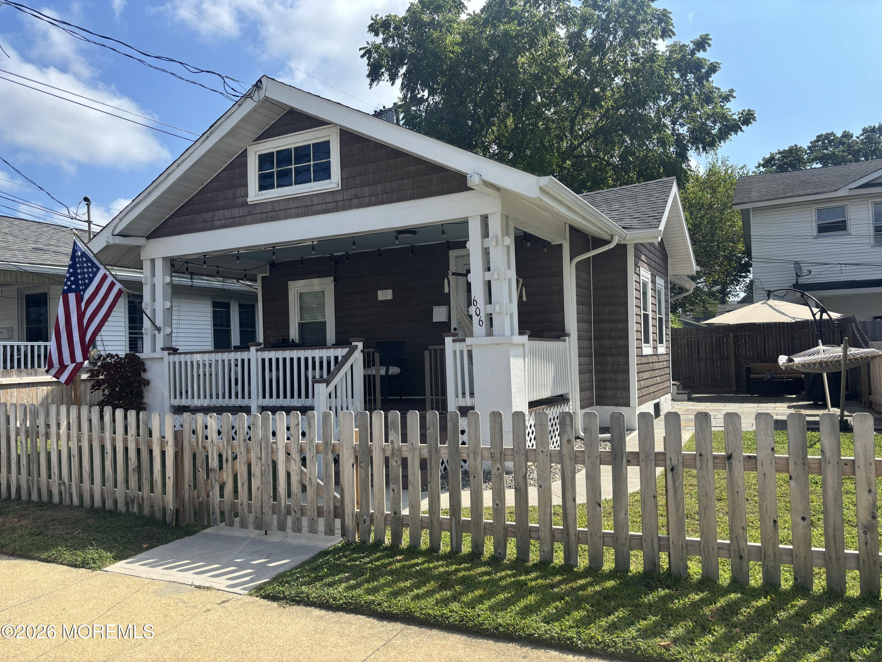 606 Hammond Avenue