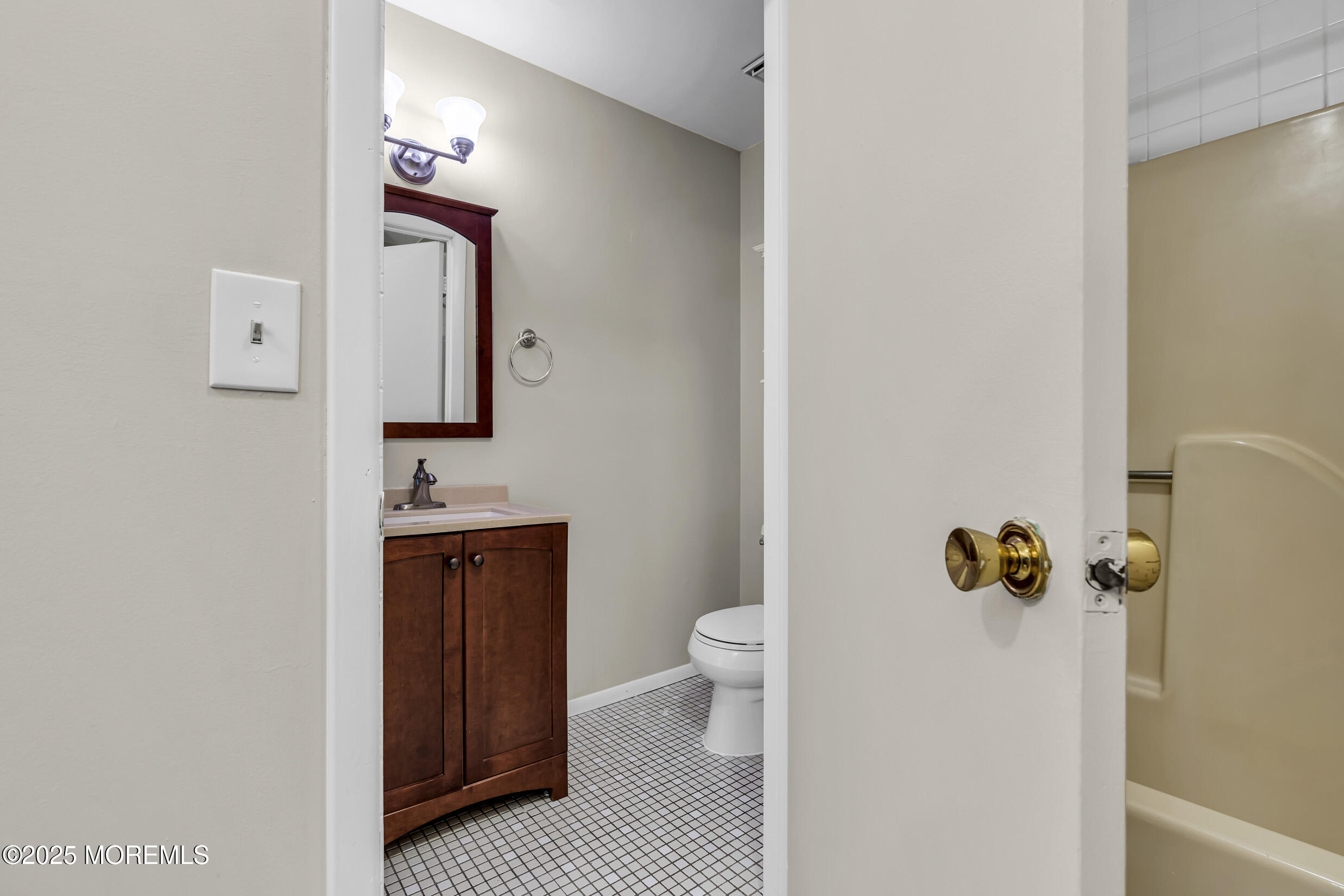705 Zlotkin Circle #8, Freehold, New Jersey image 24