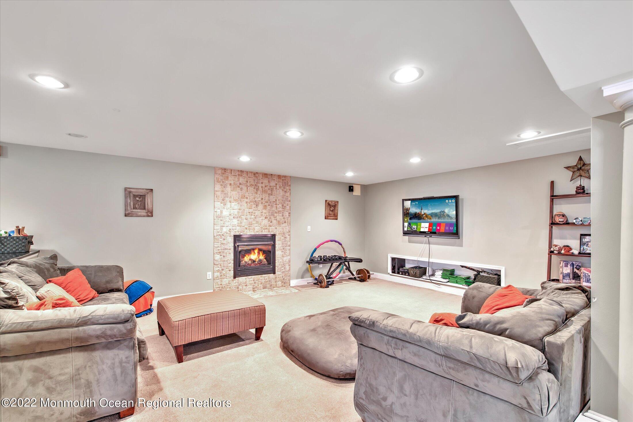 11 Elkridge Way, Manalapan, New Jersey image 37