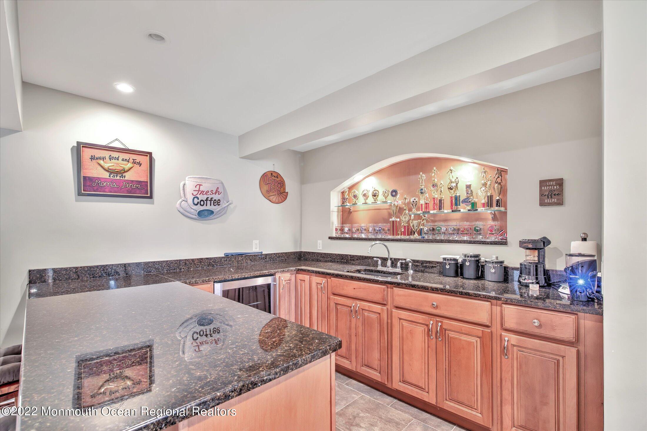 11 Elkridge Way, Manalapan, New Jersey image 35
