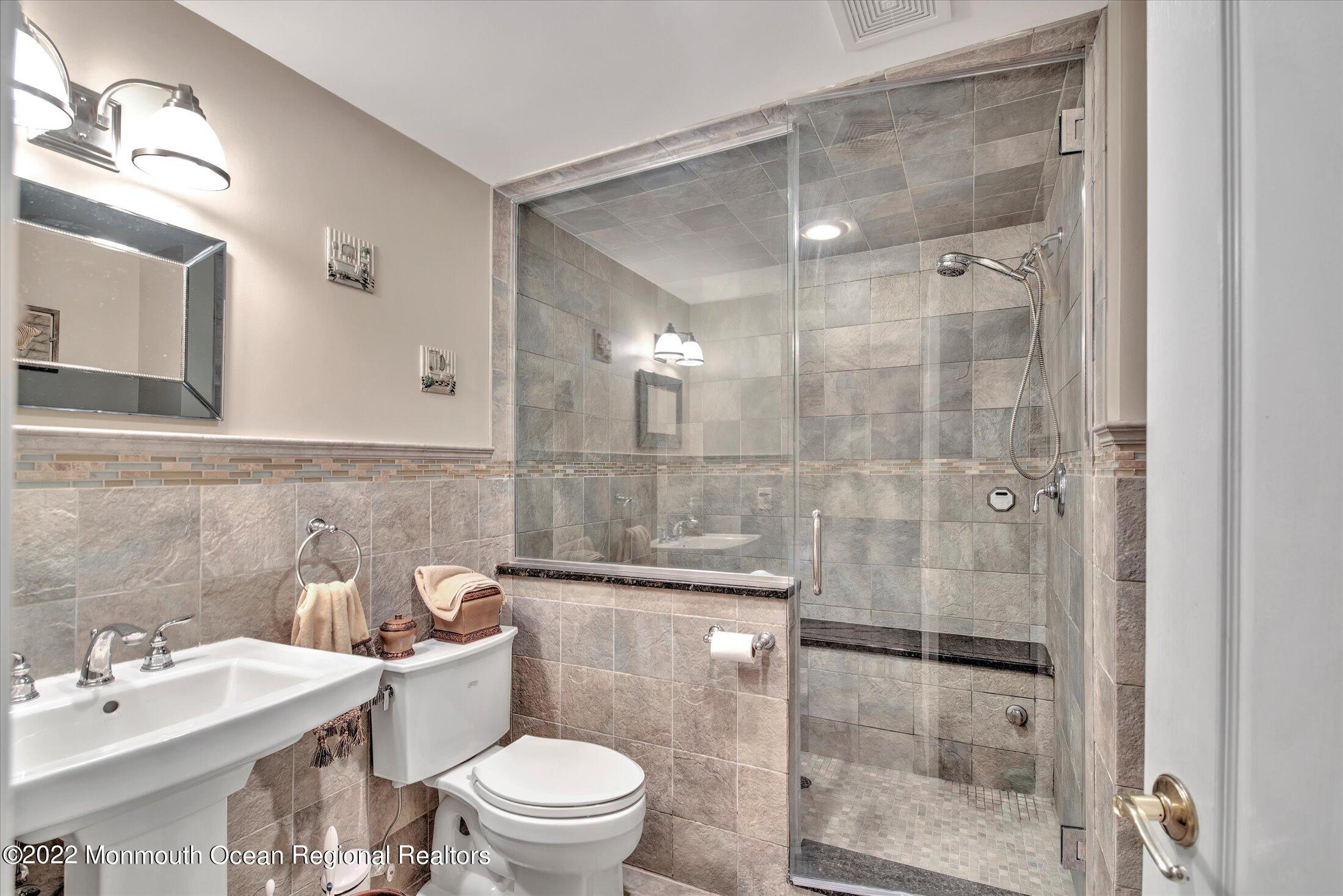11 Elkridge Way, Manalapan, New Jersey image 41