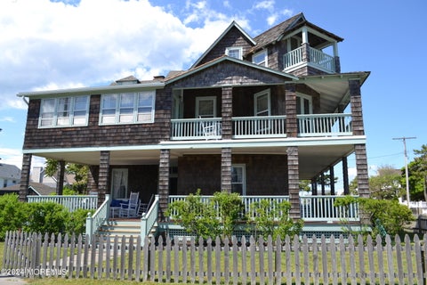 Homes For Rent - 18 Bridge Avenue<br/> Bay Head, NJ 08742