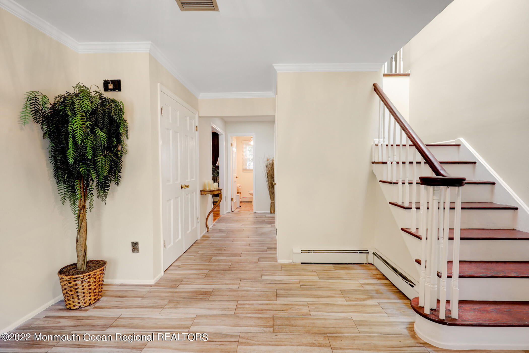 8 Churchill Court, Morganville, New Jersey image 3