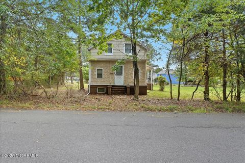 Photo of 225 Irvington Avenue, Franklin Twp, NJ 08873 (MLS # 22601091)
