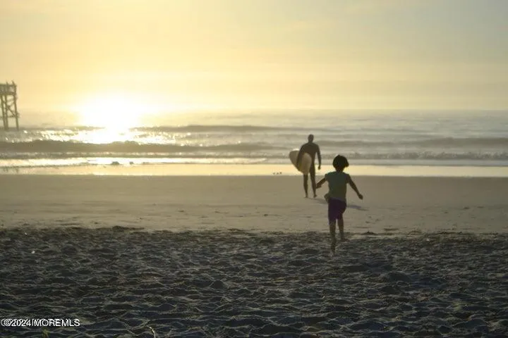 Lake Como, New Jersey 07719, United States, 5 Bedrooms Bedrooms, ,4 BathroomsBathrooms,Residential,Active,16871