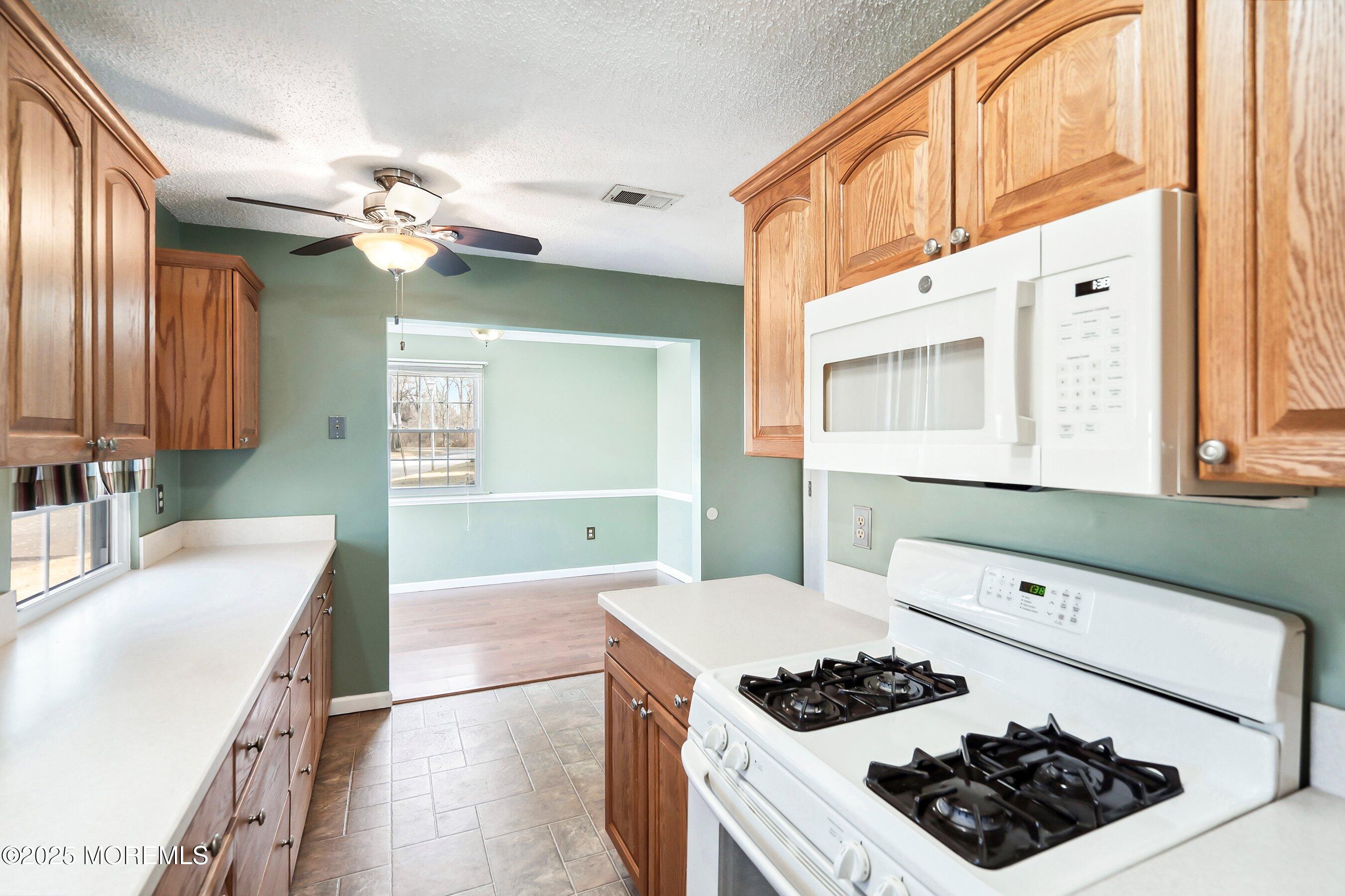 24 Jaffreyton Close, Freehold, New Jersey image 9