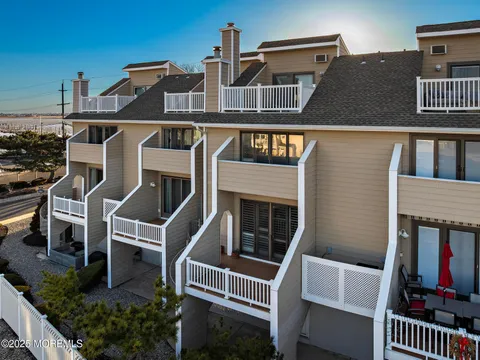 MLS: 22507082