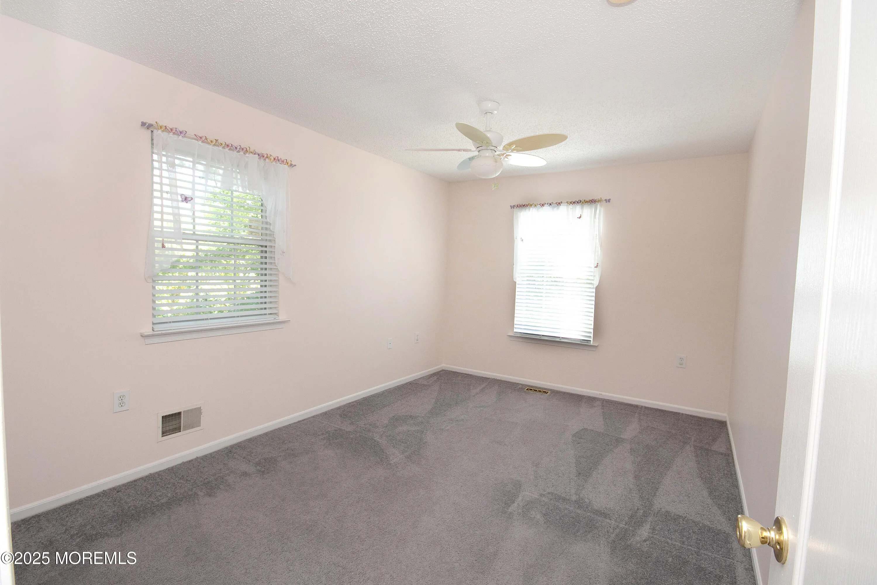 Freehold, New Jersey 07728, United States, 3 Bedrooms Bedrooms, ,3 BathroomsBathrooms,Residential,Active,190208