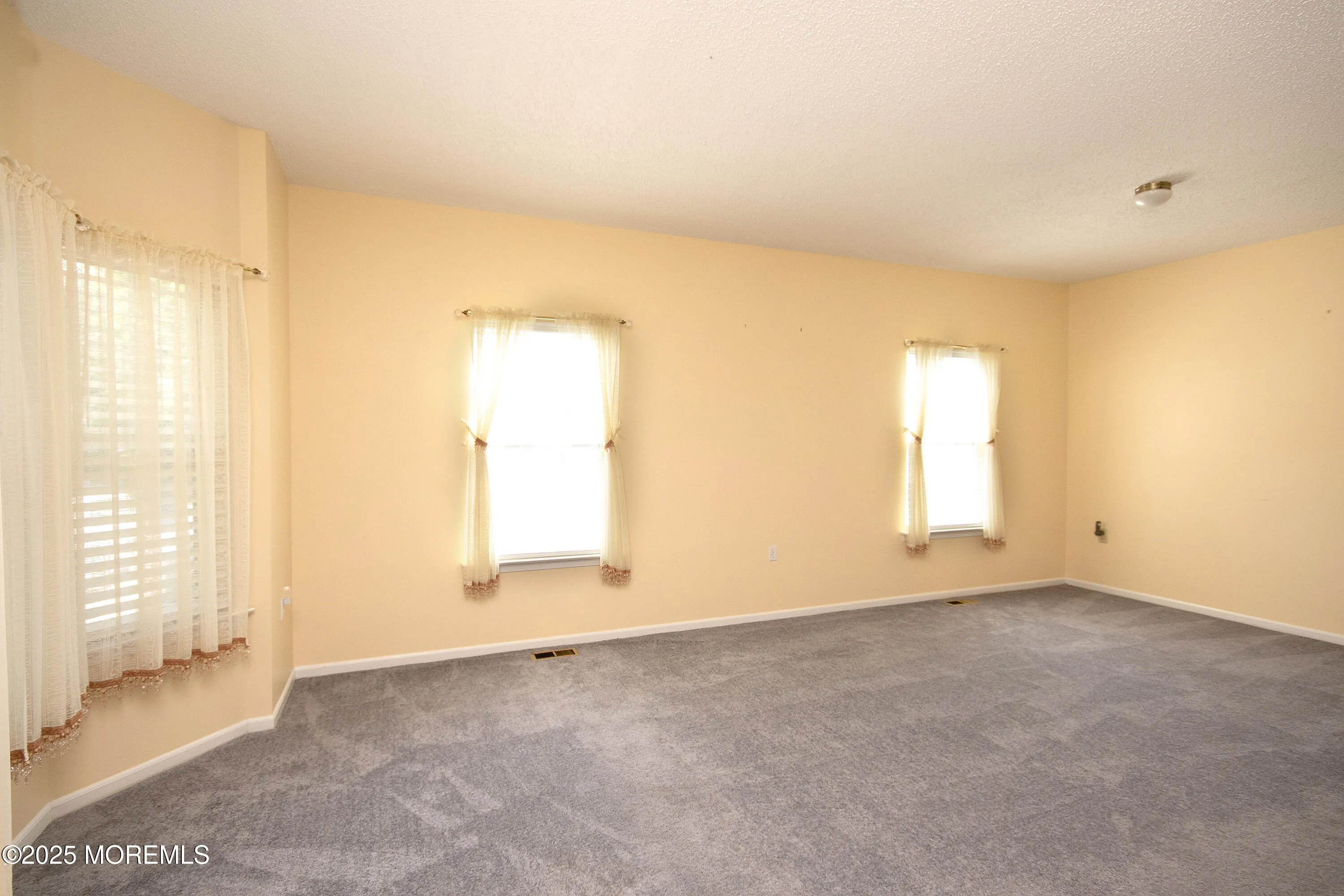 Freehold, New Jersey 07728, United States, 3 Bedrooms Bedrooms, ,3 BathroomsBathrooms,Residential,Active,190208